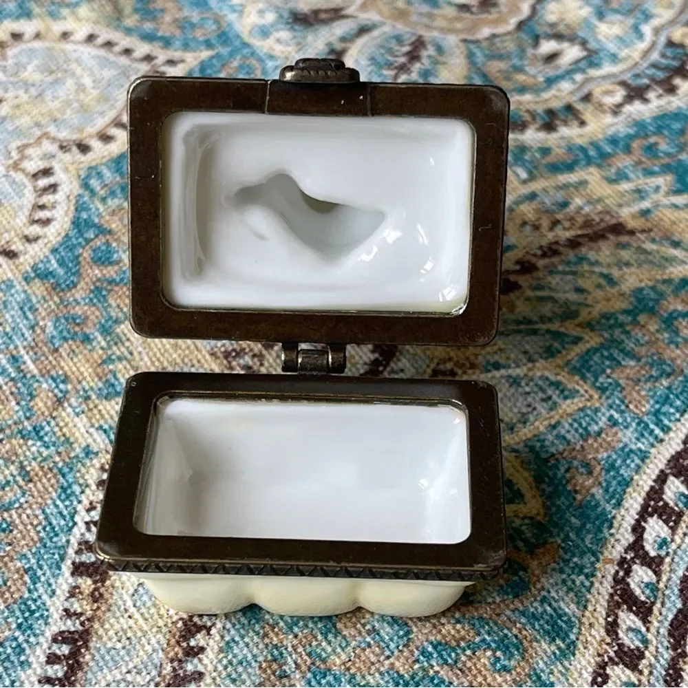 Midwest of Cannon Falls Easter Bunny Eggs Porcelain Hinged Trinket Box